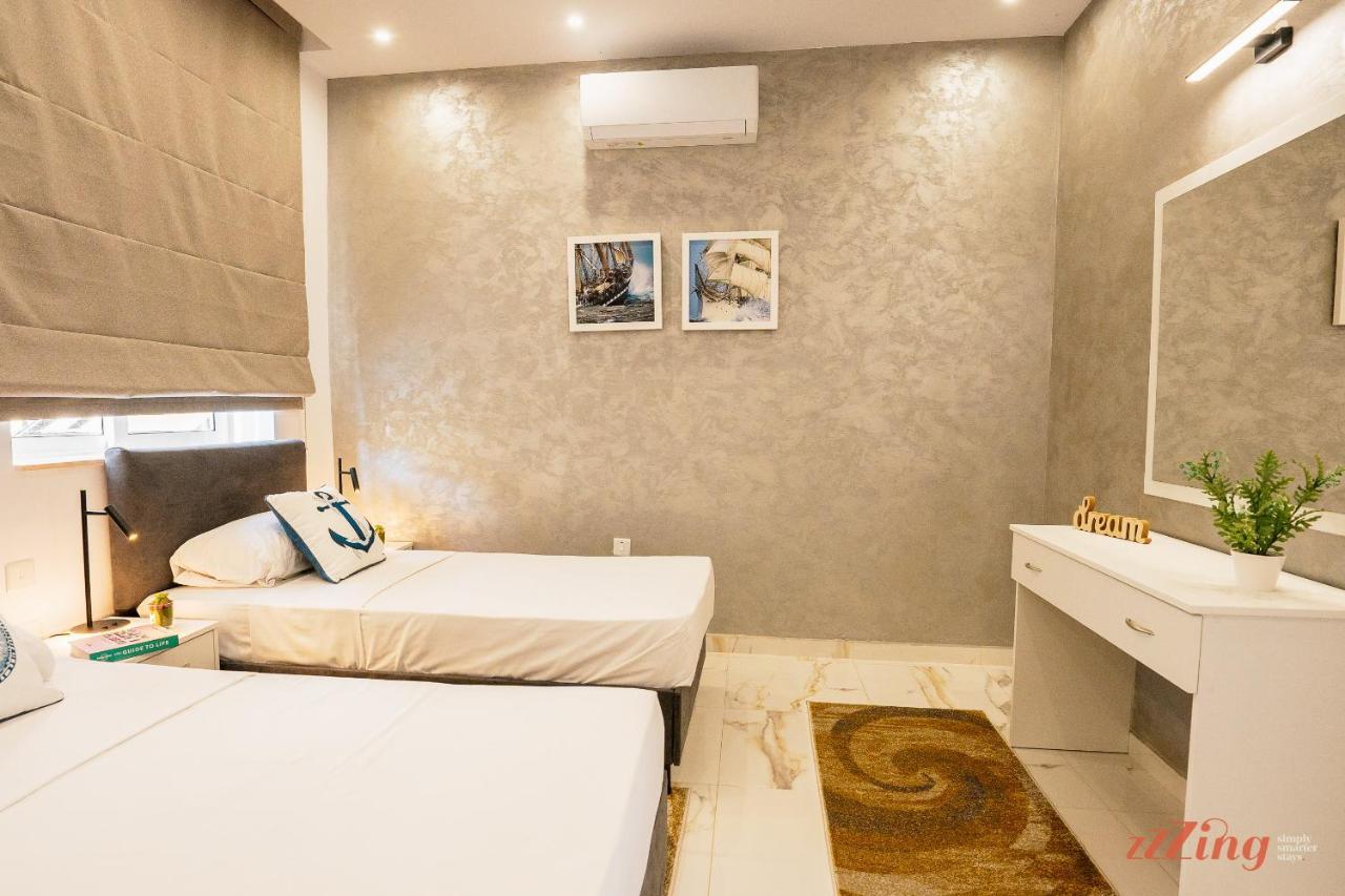 Stunning Holiday Villa With A Heated Jacuzzi เซนต์พอลส์เบย์ ภายนอก รูปภาพ
