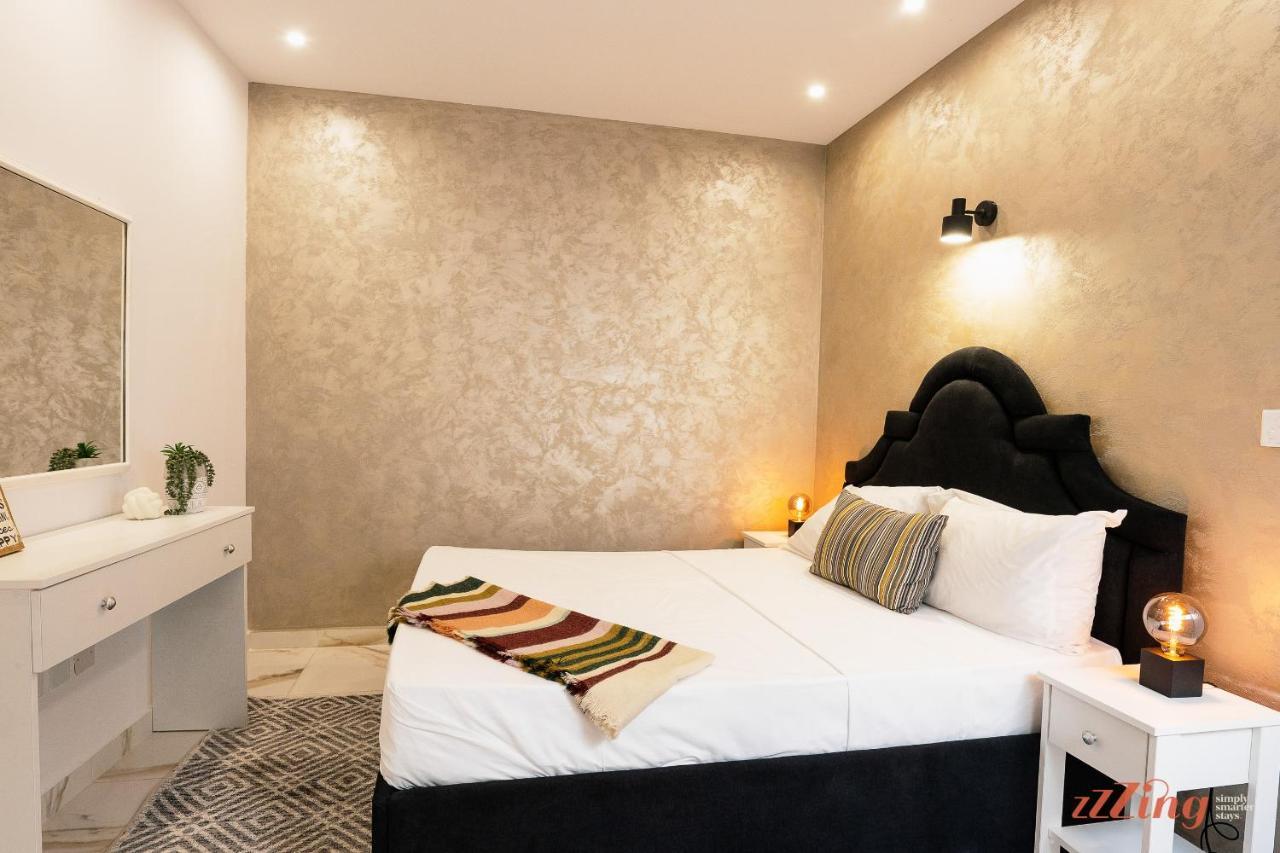 Stunning Holiday Villa With A Heated Jacuzzi เซนต์พอลส์เบย์ ภายนอก รูปภาพ