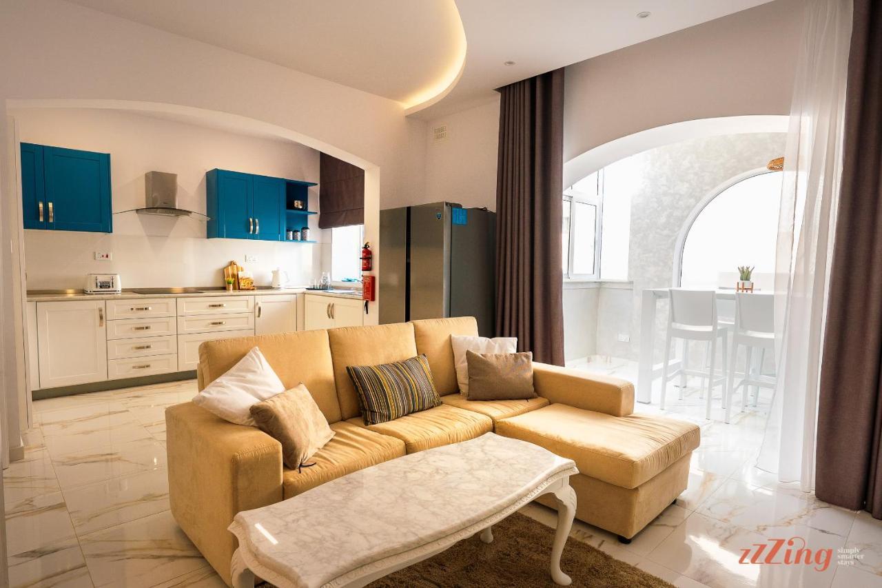 Stunning Holiday Villa With A Heated Jacuzzi เซนต์พอลส์เบย์ ภายนอก รูปภาพ